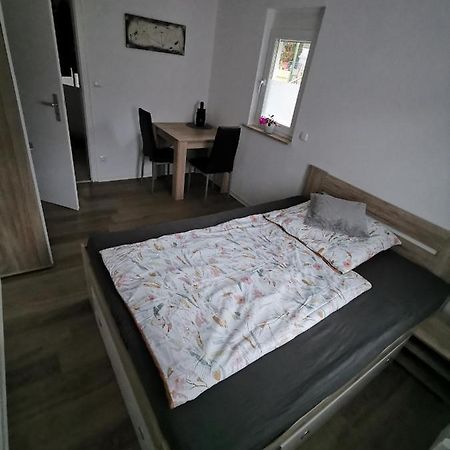 Privates Zimmer In Ruhiger Lage Heidenheim-Steinheim Am Albuch Exterior foto